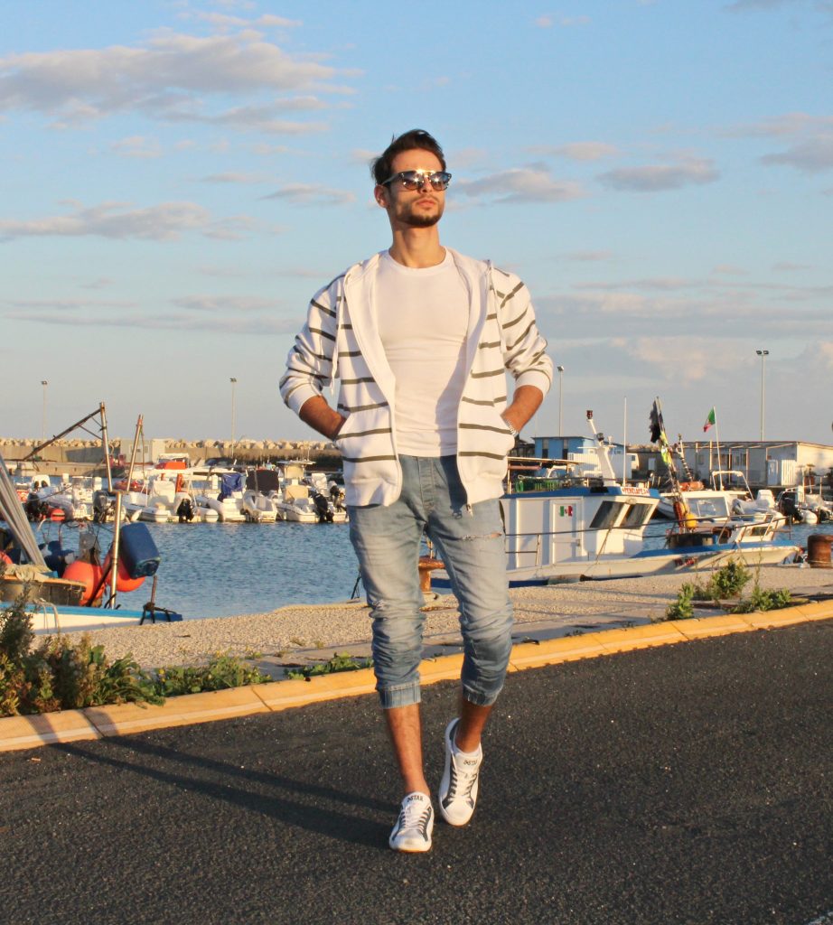 CORRADO FIRERA, STREET STYLE OUTFIT, SWEATSHIRT, 2STARCOLLECTION, DENIM JEANS