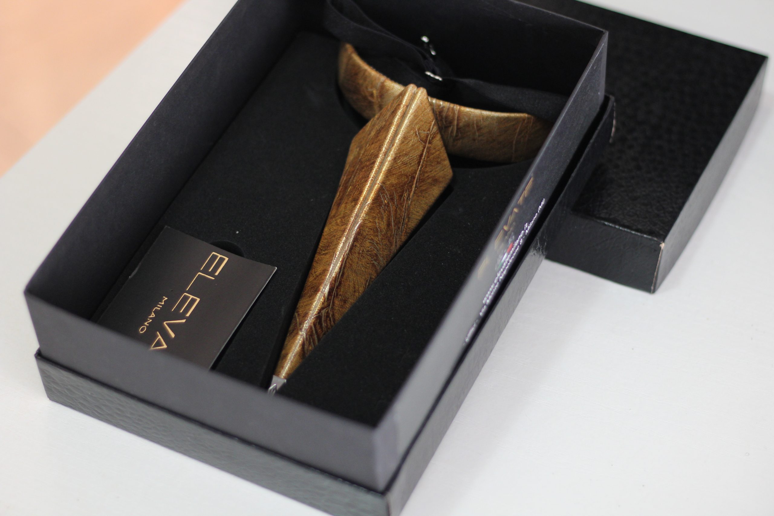 blade, cravatta innovativa, cravatta in pelle