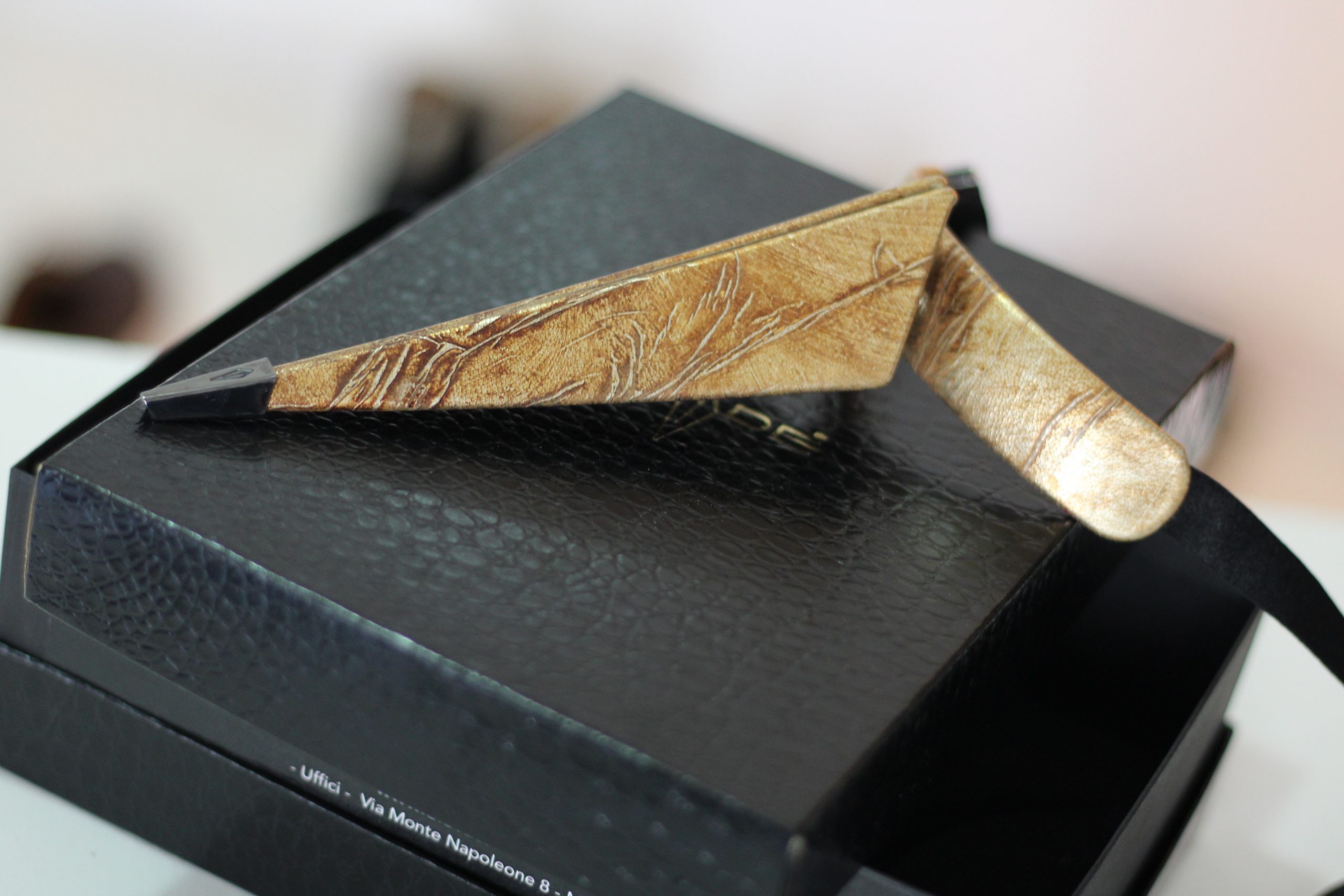 blade, cravatta innovativa, cravatta in pelle