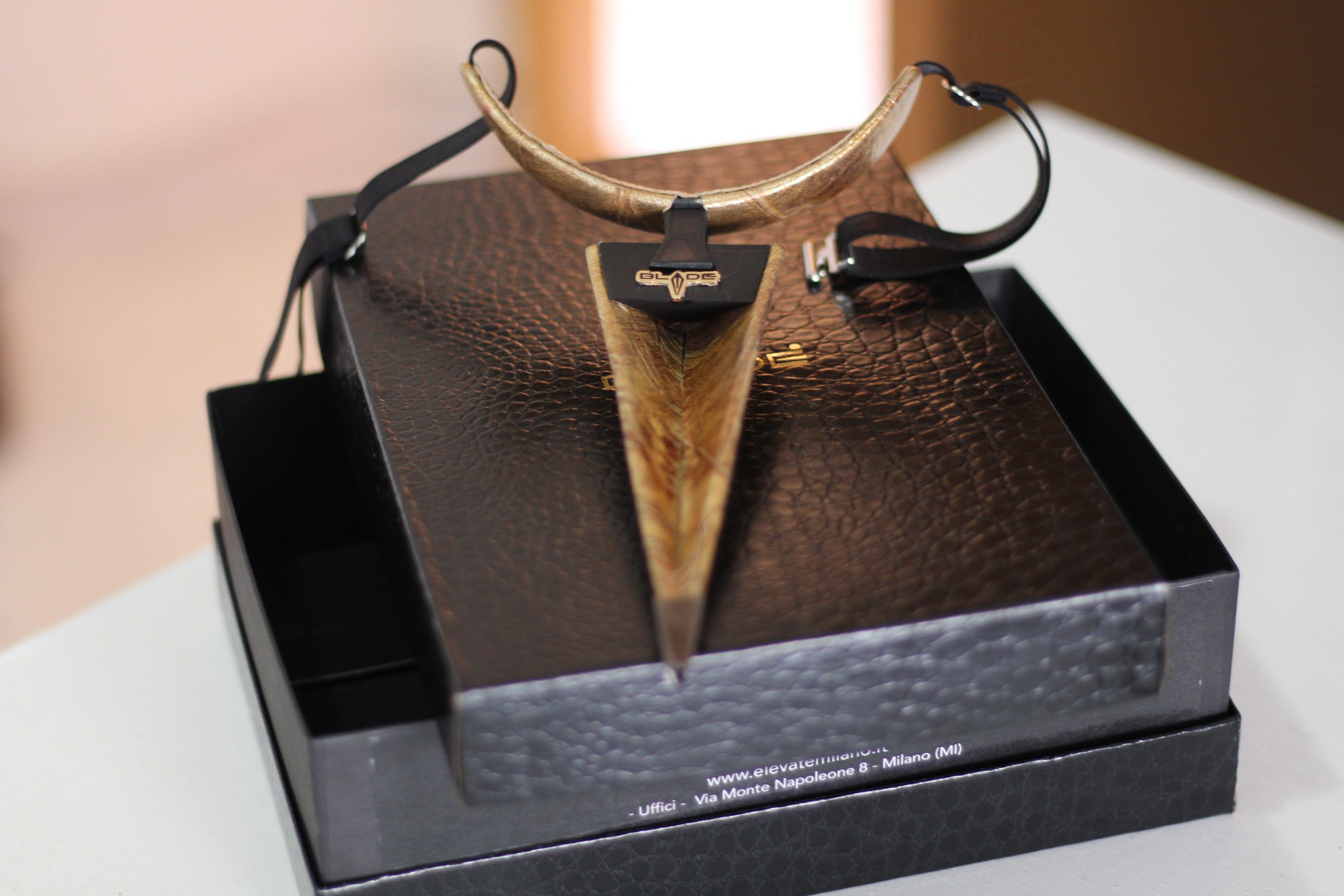 blade, cravatta innovativa, cravatta in pelle