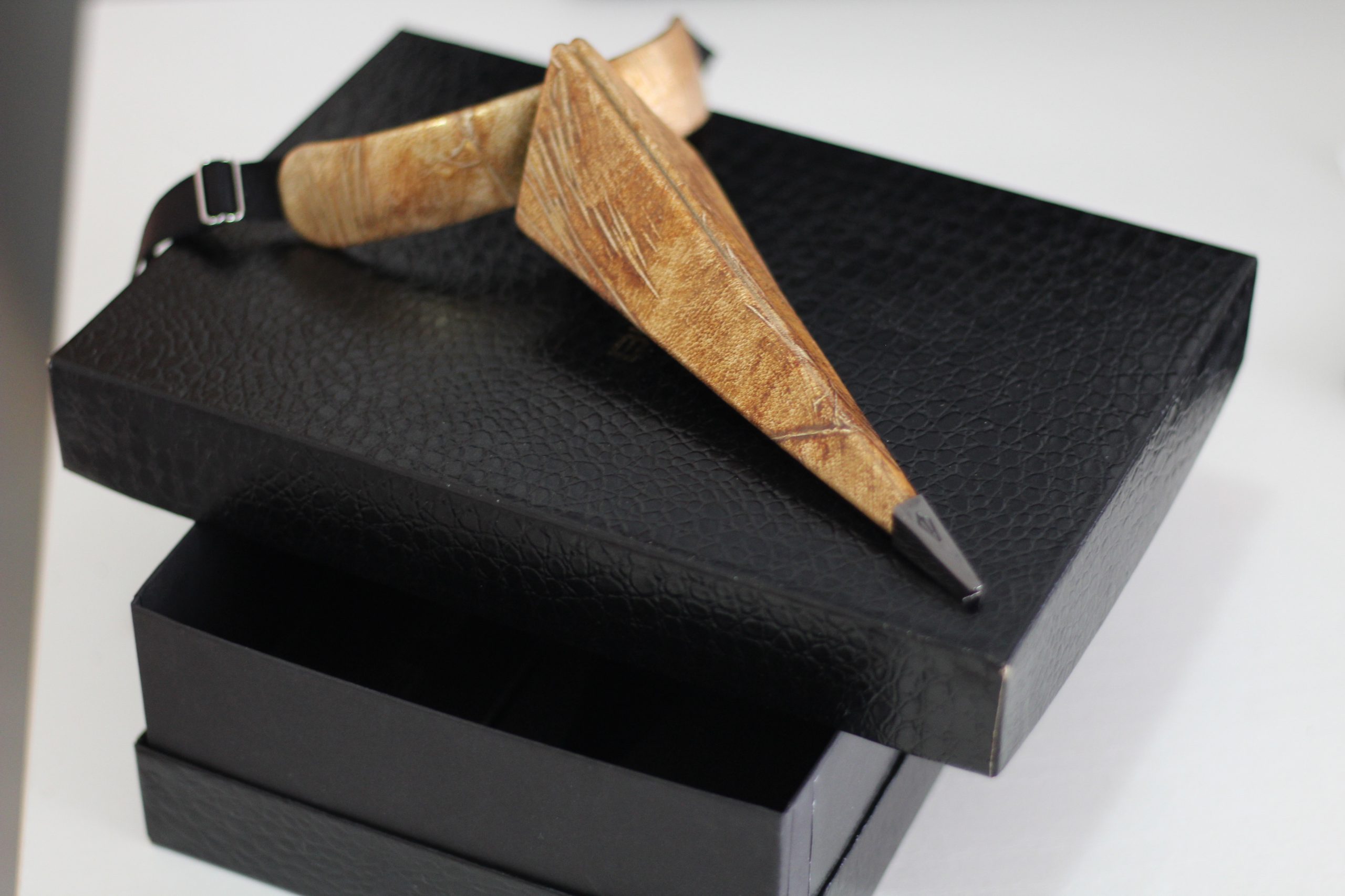 blade, cravatta innovativa, cravatta in pelle