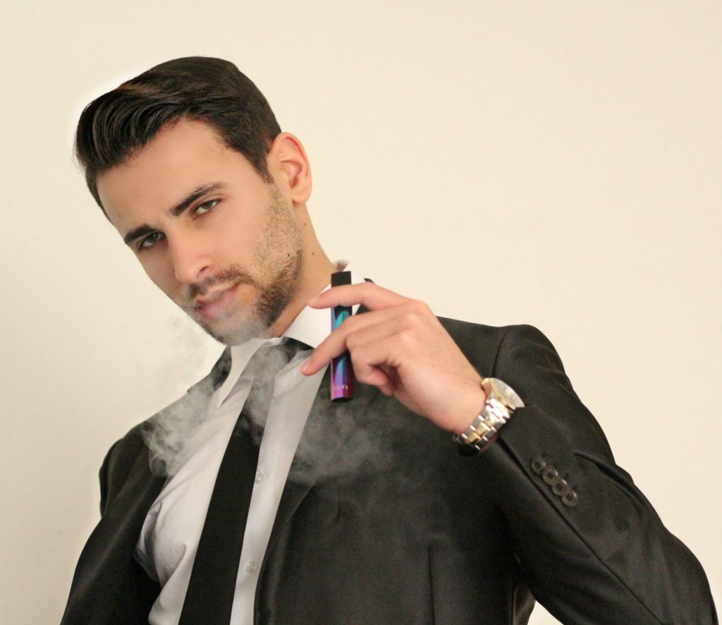 CORRADO FIRERA, BLOGGER ITALIANI, WEB INFLUENCER più famosi, sigaretta elettronica moti